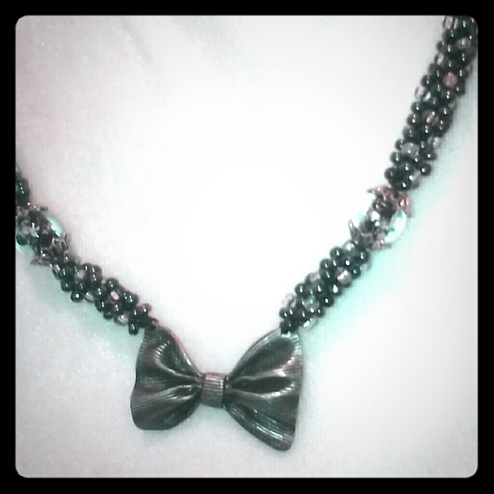 Bowtie Beaded Necklace (NWOT)